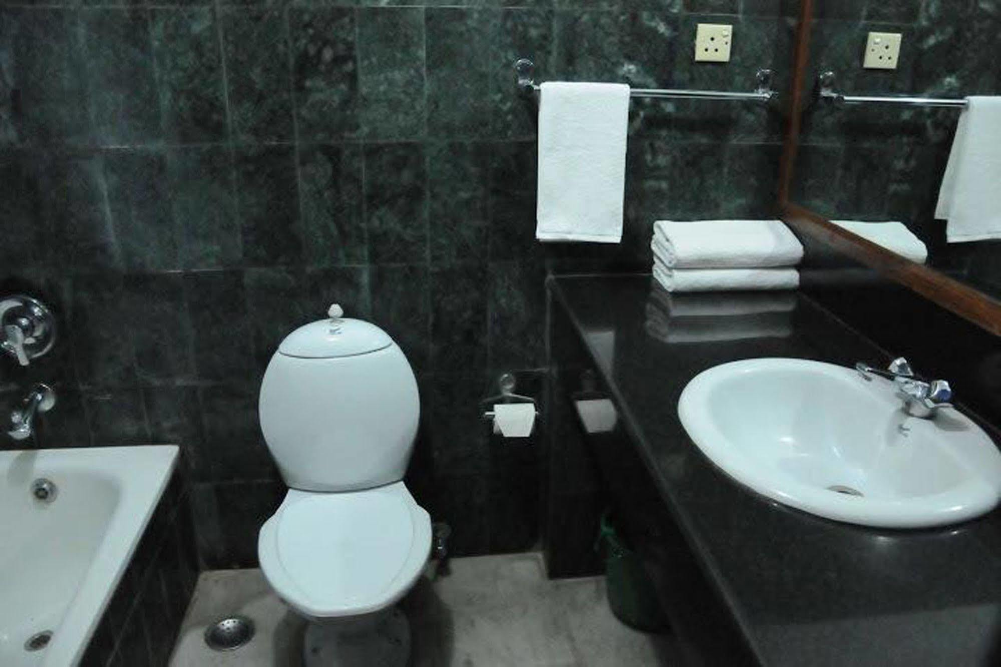 Hotel Clarion Jawalakhel ラリトプル エクステリア 写真