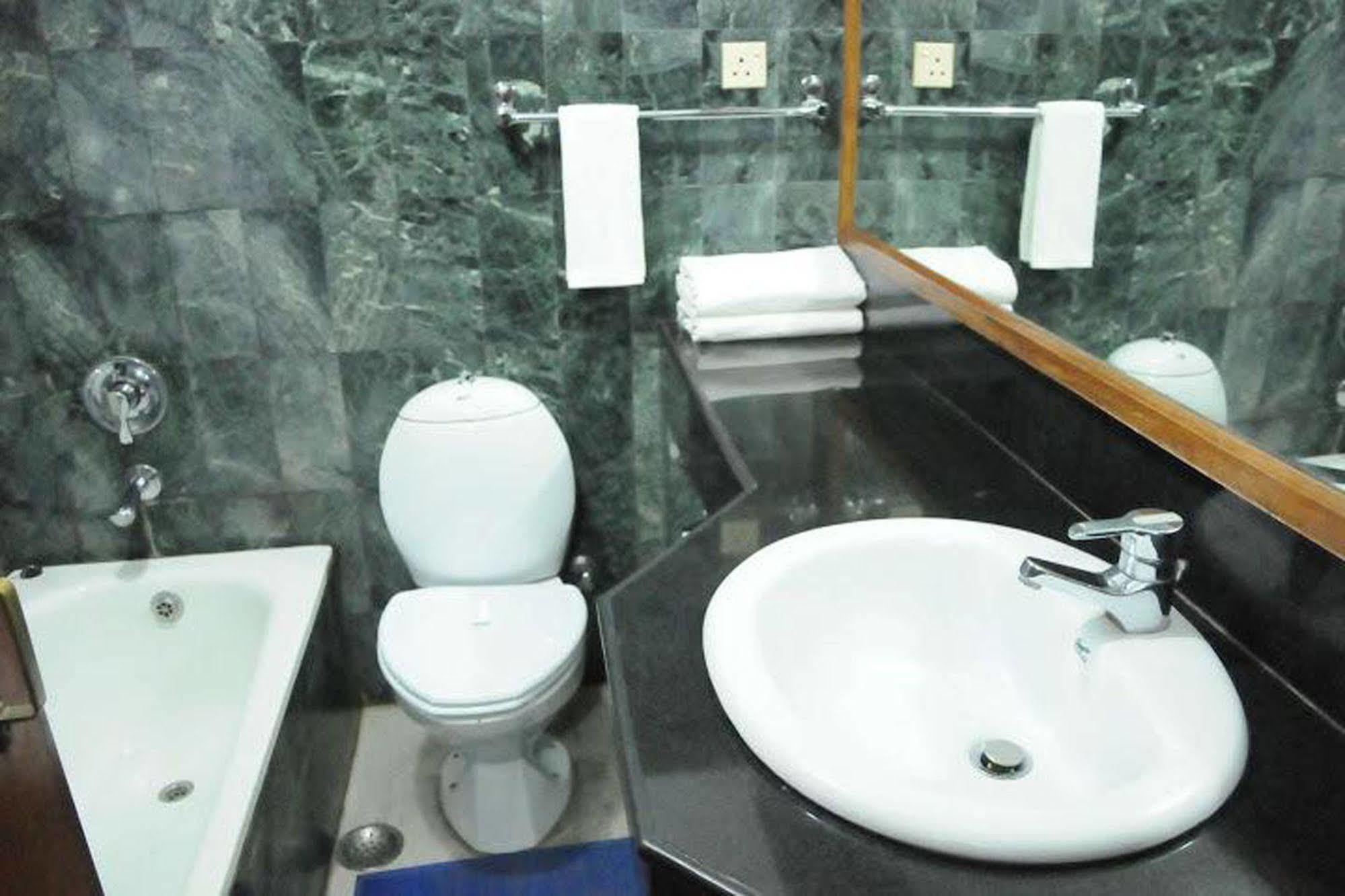 Hotel Clarion Jawalakhel ラリトプル エクステリア 写真